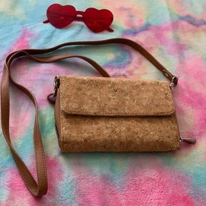 Jewel by thirty-one Cork Crossbody Wallet 💘